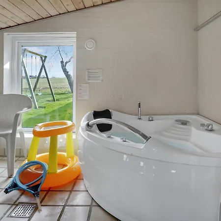 Сasa de vacaciones Gorgeous In Bogense With Indoor Swimming Pool *
